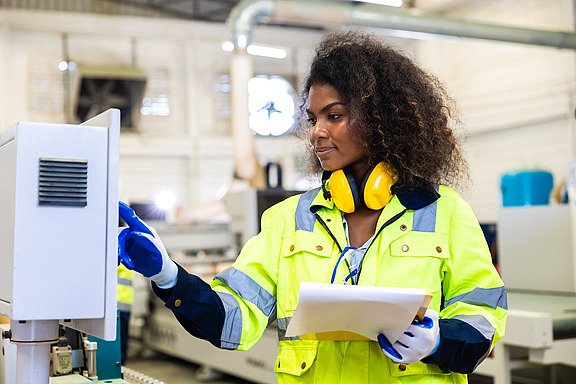 Machine & CNC Operator Machine & CNC Operator